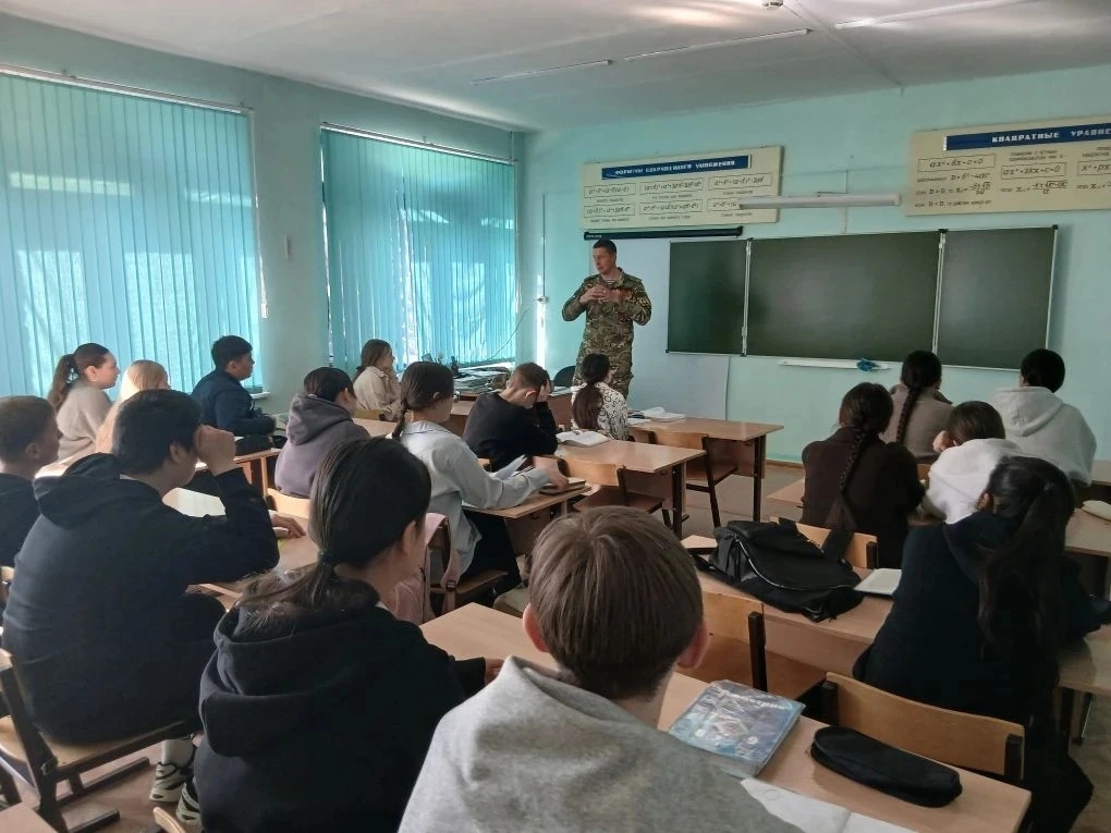 Памятный урок в школе № 4: связь поколений и гордость за Родину